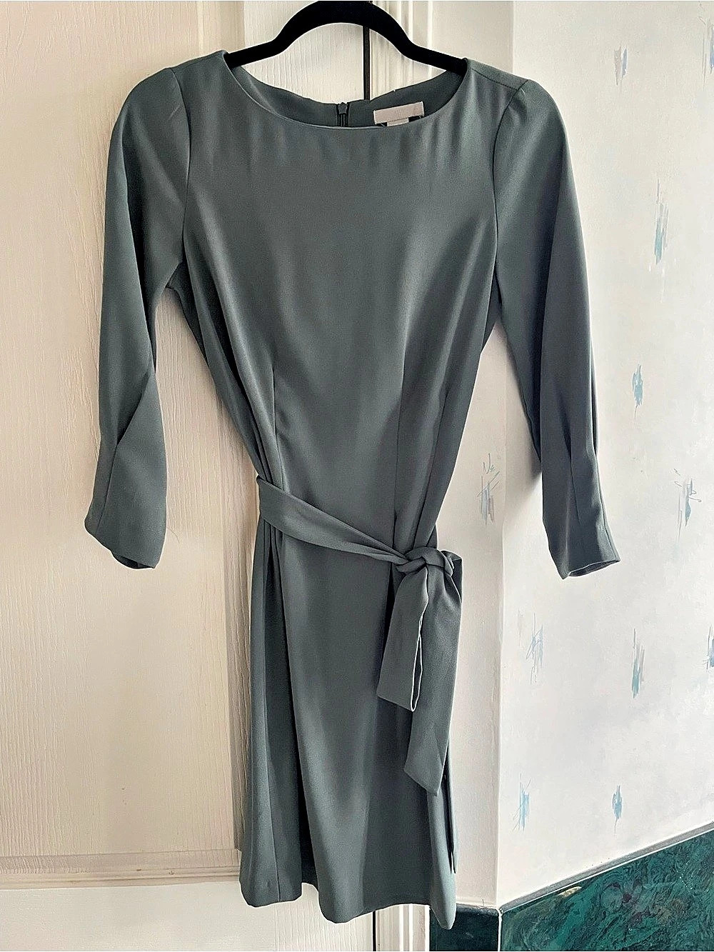H&M Long Sleeve Midi Dress in Gray Size XS Like New